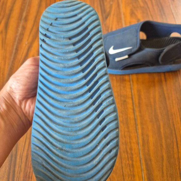 Youth Size 2 Nike Sport/Water Sandals - Picture 5 of 5